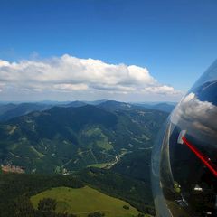 Flugwegposition um 12:49:06: Aufgenommen in der Nähe von Gemeinde Hohenberg, Österreich in 1268 Meter